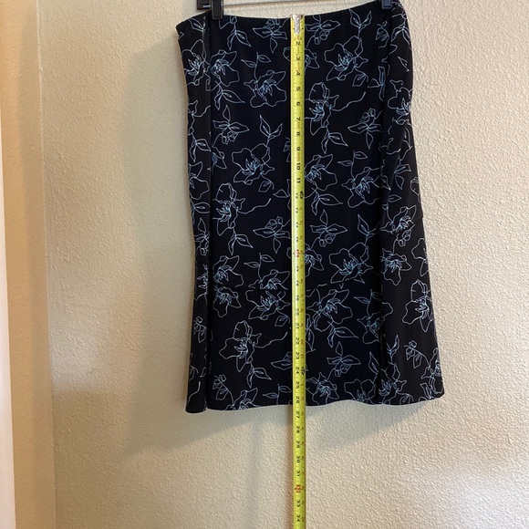Casual Corner Annex Black and Green Floral Flowers Skirt - Picture 3 of 9